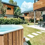 Casa de Férias Zsam Mit Sauna Und Hottub